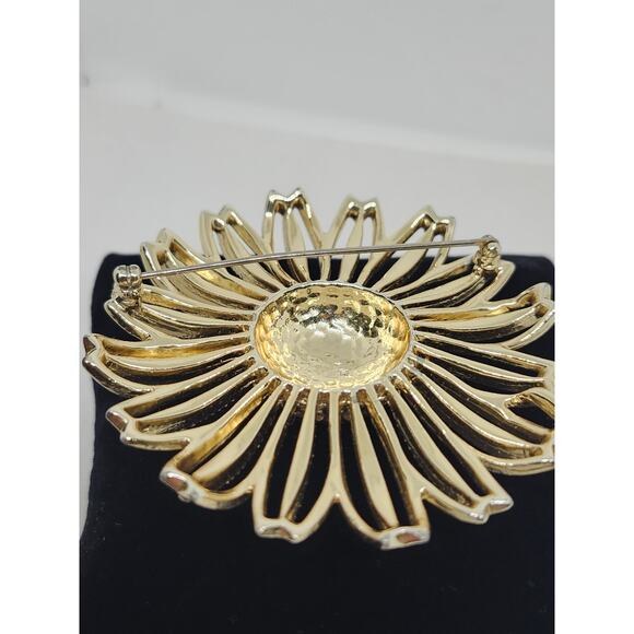 Vintage Sarah Coventry Daisy Mae 1960's Gold Tone Sunflower Brooch - Picture 6 of 8